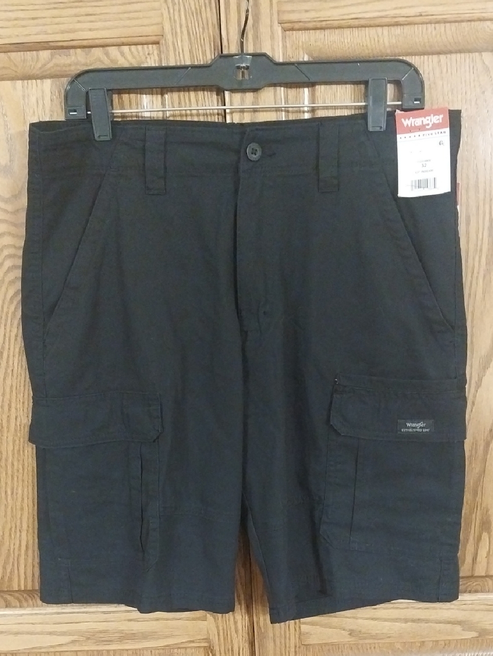 Wrangler NWT 5 Star Cargo Shorts Size 32 Inseam 10" Black Relaxed Fit Gorpcore